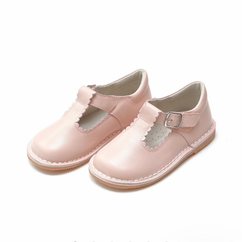 L’amour Pink Selina Scalloped T-Strap Mary Jane Size 8